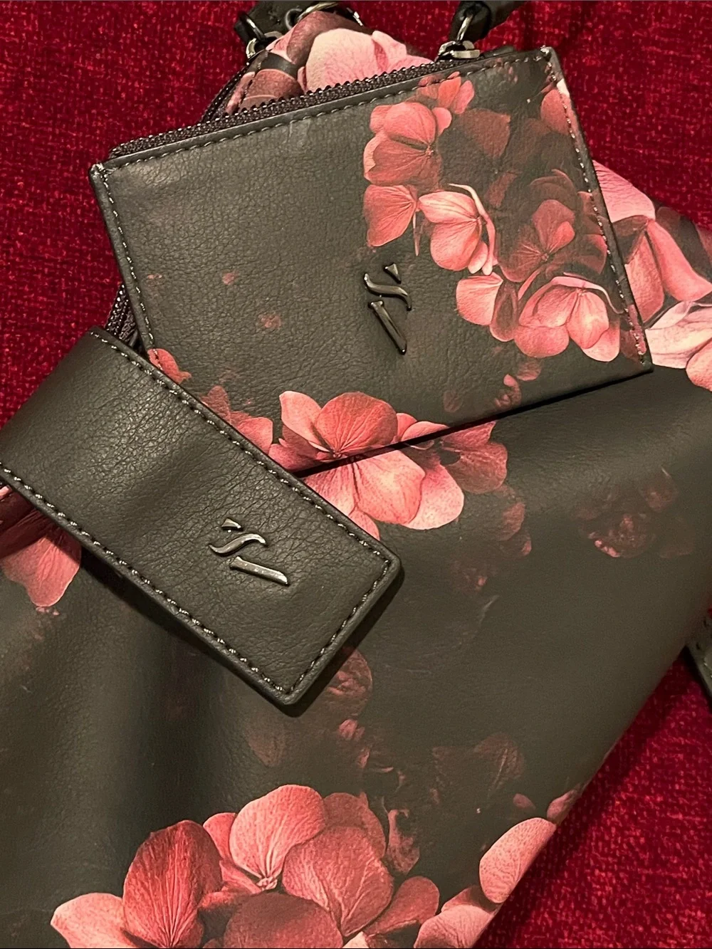 Simply Vera Vera Wang Black Floral Crossbody / Clutch + Wristlet Set | NWOT